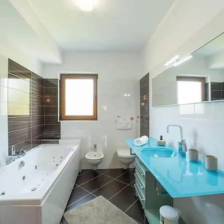 In Umag With Swimming Pool Hébergement de vacances *