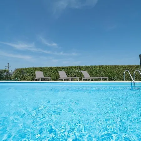 別荘 In With Swimming Pool